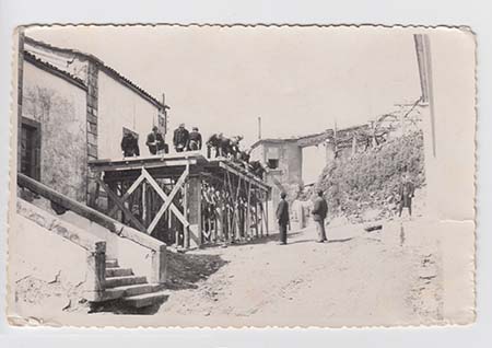 Fachada Leste do edificio na década de 1960 durante un curso de encofrado