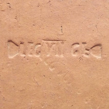 Tégula coa marca da Legio VII
